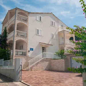https://villa-mia-trogir.splithotels.org